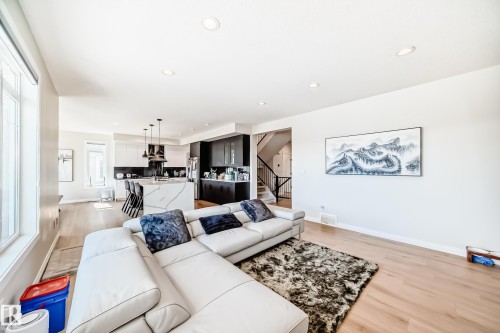 3230 Whitelaw Drive Nw, Edmonton, AB - Indoor Photo Showing Living Room