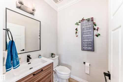 3230 Whitelaw Drive Nw, Edmonton, AB - Indoor Photo Showing Bathroom