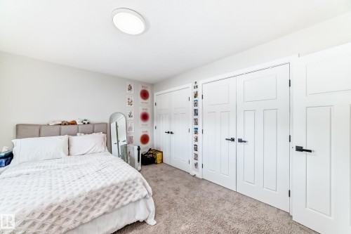 3230 Whitelaw Drive Nw, Edmonton, AB - Indoor Photo Showing Bedroom