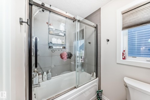 3230 Whitelaw Drive Nw, Edmonton, AB - Indoor Photo Showing Bathroom