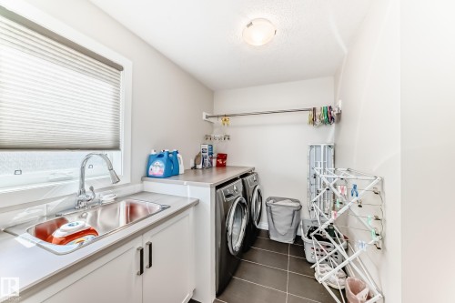 3230 Whitelaw Drive Nw, Edmonton, AB - Indoor Photo Showing Laundry Room