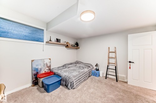 3230 Whitelaw Drive Nw, Edmonton, AB - Indoor Photo Showing Bedroom