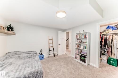 3230 Whitelaw Drive Nw, Edmonton, AB - Indoor Photo Showing Bedroom
