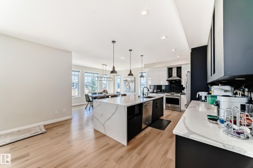 3230 Whitelaw Drive Nw, Edmonton, AB - Indoor Photo Showing Kitchen With Upgraded Kitchen