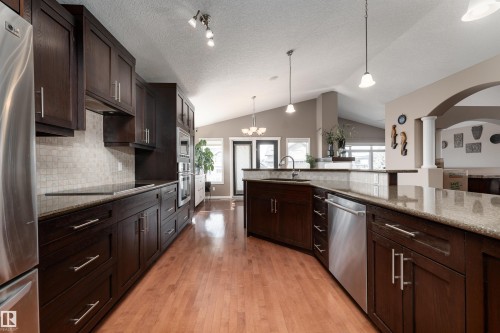 4206 Triomphe Point(E), Beaumont, AB - Indoor Photo Showing Kitchen With Upgraded Kitchen