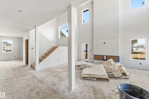 This property features a spacious interior with high ceilings and numerous windows, providing ample natural light - 33 Harley Way Nw, Spruce Grove, AB - Indoor