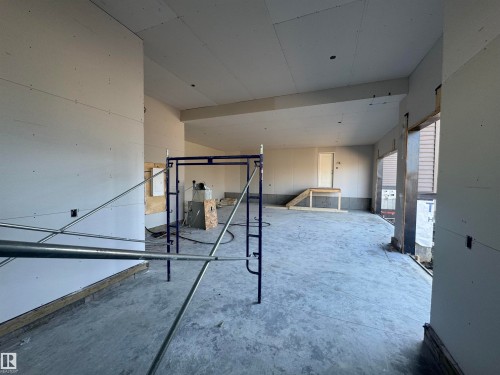 33 Harley Way Nw, Spruce Grove, AB - Indoor Photo Showing Other Room