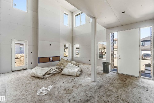 Spacious interior featuring high ceilings and numerous windows providing natural light - 33 Harley Way Nw, Spruce Grove, AB - Indoor Photo Showing Bedroom