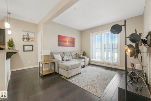 122 304 Ambleside Link Link, Edmonton, AB - Indoor Photo Showing Living Room