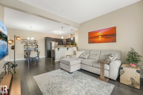 122 304 Ambleside Link Link, Edmonton, AB - Indoor Photo Showing Living Room