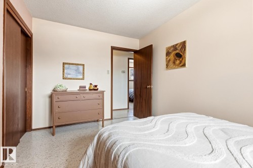 This room features light-colored walls and a textured ceiling - 10716 52 Avenue, Edmonton, AB - Indoor Photo Showing Bedroom