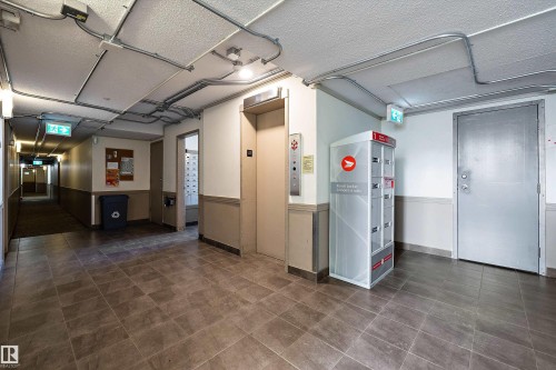 320 8604 Gateway Boulevard, Edmonton, AB - Indoor