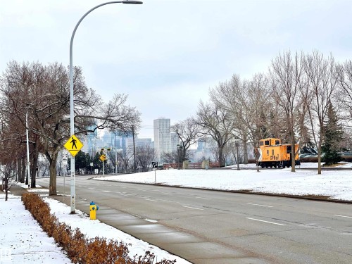 320 8604 Gateway Boulevard, Edmonton, AB - Outdoor