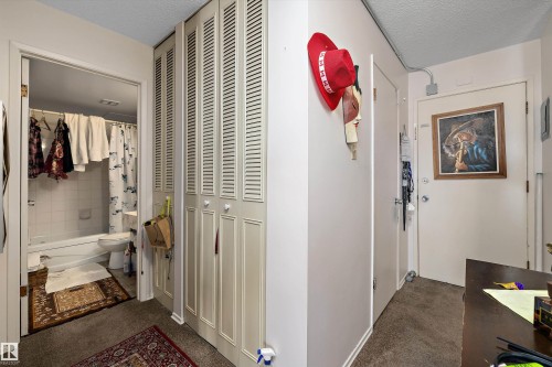 320 8604 Gateway Boulevard, Edmonton, AB - Indoor Photo Showing Other Room