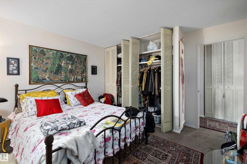 320 8604 Gateway Boulevard, Edmonton, AB - Indoor Photo Showing Bedroom