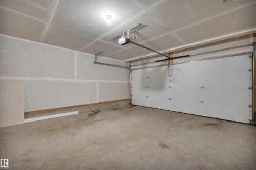79 50 Mclaughlin Drive, Spruce Grove, AB - Indoor Photo Showing Garage