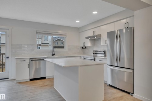 79 50 Mclaughlin Drive, Spruce Grove, AB - Indoor Photo Showing Kitchen With Stainless Steel Kitchen With Upgraded Kitchen