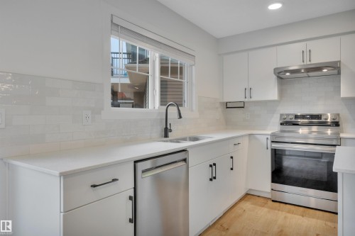 79 50 Mclaughlin Drive, Spruce Grove, AB - Indoor Photo Showing Kitchen With Stainless Steel Kitchen