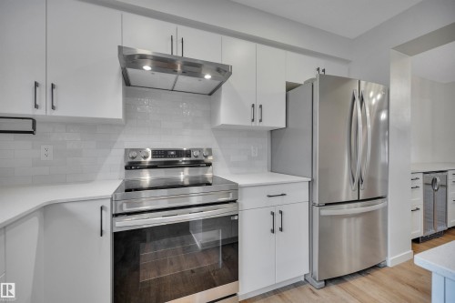 79 50 Mclaughlin Drive, Spruce Grove, AB - Indoor Photo Showing Kitchen With Stainless Steel Kitchen