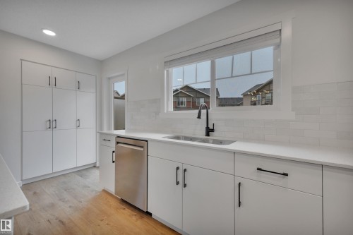 79 50 Mclaughlin Drive, Spruce Grove, AB - Indoor Photo Showing Kitchen With Double Sink