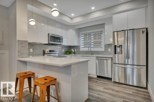 58 230 Edgemont Road, Edmonton, AB - Indoor Photo Showing Kitchen With Upgraded Kitchen