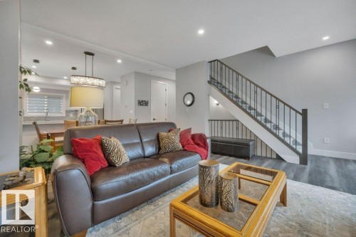 58 230 Edgemont Road, Edmonton, AB - Indoor Photo Showing Living Room