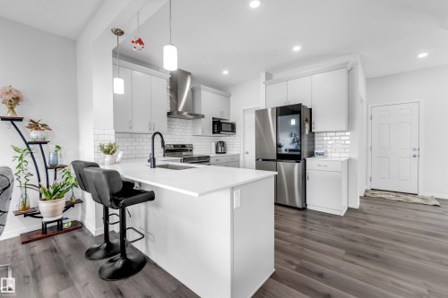 4610 72 Avenue, Beaumont, AB - Indoor Photo Showing Kitchen With Upgraded Kitchen