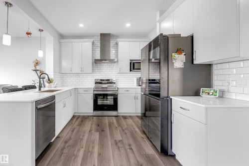 4610 72 Avenue, Beaumont, AB - Indoor Photo Showing Kitchen With Upgraded Kitchen