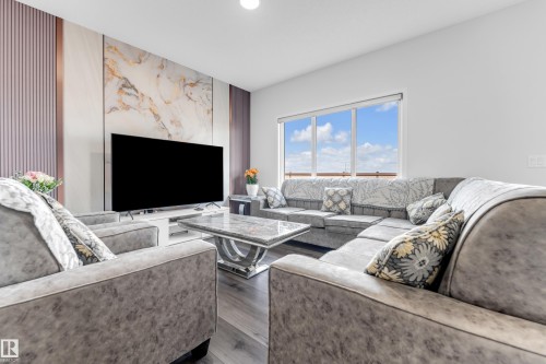 4610 72 Avenue, Beaumont, AB - Indoor Photo Showing Living Room