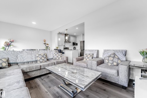 4610 72 Avenue, Beaumont, AB - Indoor Photo Showing Living Room