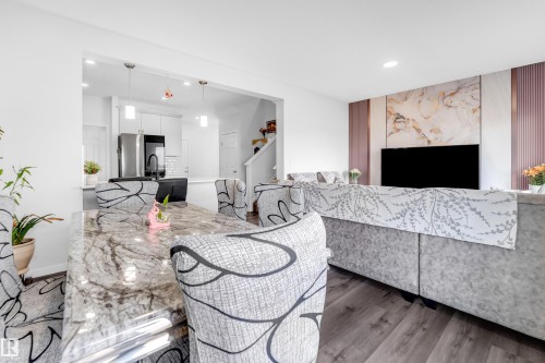 4610 72 Avenue, Beaumont, AB - Indoor Photo Showing Living Room