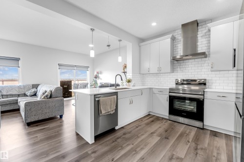 4610 72 Avenue, Beaumont, AB - Indoor Photo Showing Kitchen With Upgraded Kitchen