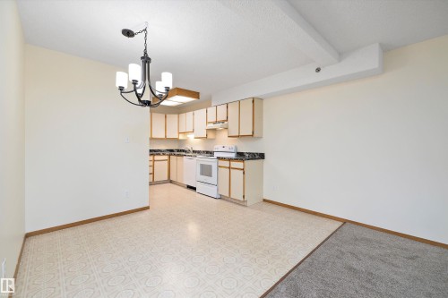101 4812 51 Avenue, Stony Plain, AB - Indoor Photo Showing Kitchen
