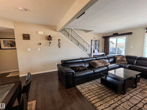 1649 Towne Centre Blvd, Edmonton, AB 