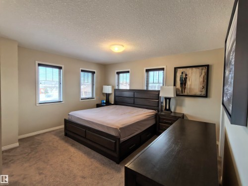 1649 Towne Centre Blvd, Edmonton, AB 