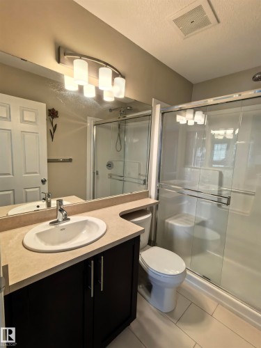 1649 Towne Centre Blvd., Edmonton, AB - Indoor Photo Showing Bathroom