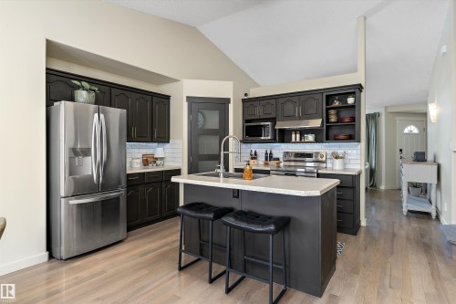 84 Delage Crescent, St. Albert, AB - Indoor Photo Showing Kitchen With Upgraded Kitchen