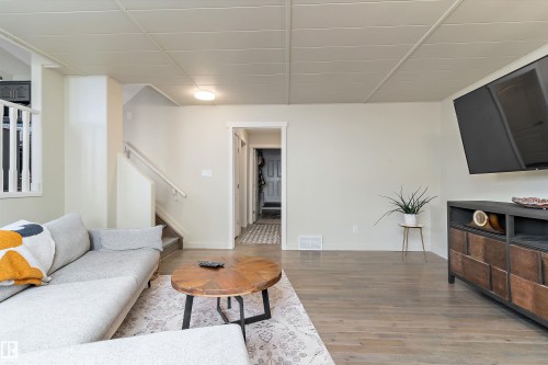 84 Delage Crescent, St. Albert, AB - Indoor Photo Showing Living Room
