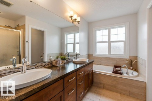 1628 Kerr Road, Edmonton, AB - Indoor Photo Showing Bathroom