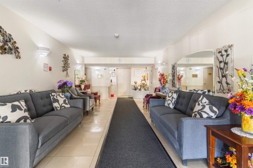 403 18020 95 Avenue, Edmonton, AB - Indoor Photo Showing Living Room