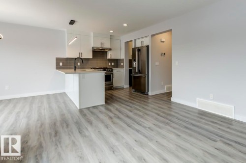 1714 169 St Sw, Edmonton, AB - Indoor Photo Showing Kitchen