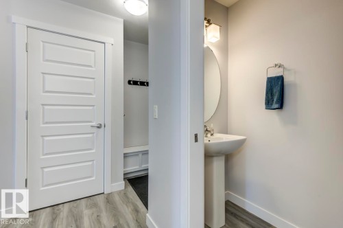 1714 169 St Sw, Edmonton, AB - Indoor Photo Showing Bathroom