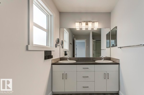 1714 169 St Sw, Edmonton, AB - Indoor Photo Showing Bathroom