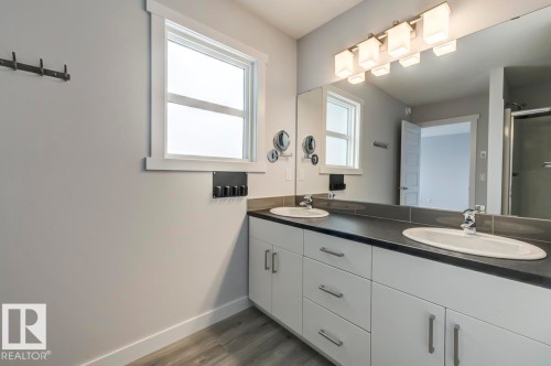 1714 169 St Sw, Edmonton, AB - Indoor Photo Showing Bathroom