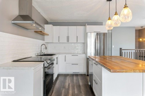 16946 101 Street, Edmonton, AB - Indoor Photo Showing Kitchen With Upgraded Kitchen