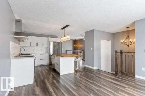 16946 101 Street, Edmonton, AB - Indoor Photo Showing Kitchen