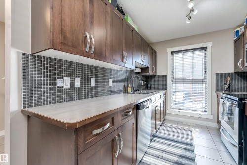 160 401 Southfork Drive, Leduc, AB - Indoor Photo Showing Kitchen