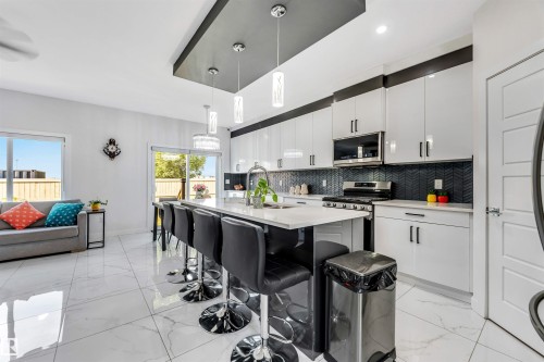 1522 17 Avenue, Edmonton, AB - Indoor Photo Showing Kitchen With Upgraded Kitchen