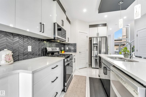 1522 17 Avenue, Edmonton, AB - Indoor Photo Showing Kitchen With Double Sink With Upgraded Kitchen