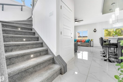 1522 17 Avenue, Edmonton, AB - Indoor Photo Showing Other Room